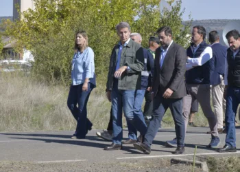 El presidente del PP, Alberto Núñez Feijóo, y el presidente del Partido Popular de Castilla-La Mancha, Paco Núñez, visit