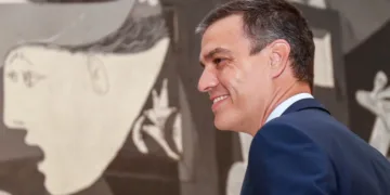 Archivo - El presidente del Gobierno, Pedro Sánchez, durante su visita al Museo Nacional Centro de Arte Reina Sofía, jun