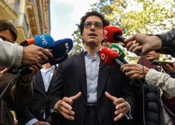 El diputado de Vox José María Figaredo atiende a los medios de comunicación, a 30 de octubre de 2026, en Barcelona, Cata