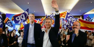 Feijóo encarga a Albiol liderar la ley antiokupación en el Congreso