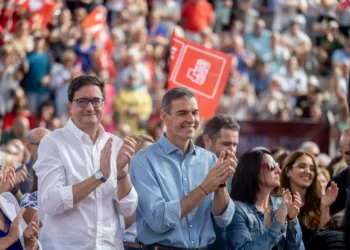 López dice que Sánchez está “mejor que nunca” y “la fuerza de la gente” parará “mala política” de PP y Vox