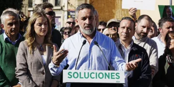 Abascal culpa del accidente a Sánchez y a la “degradación” de la infraestructura y no suspende su agenda