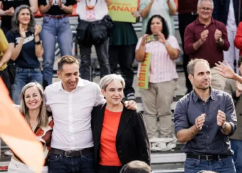 Delgado aclara que las conversaciones para “maximizar los resultados electorales” son “internas” en el Frente Amplio