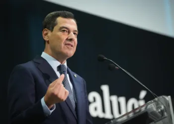 Moreno pide a Sánchez convocar elecciones tras el “varapalo” a los decretos de vivienda: “Es una moción de confianza”