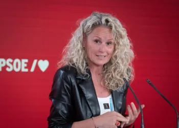 Montse Mínguez anuncia que “da un paso atrás” en plena polémica por los pisos de su pareja