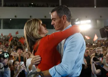 Sánchez anuncia que Begoña Gómez ha presentado una denuncia por suplantación de imagen por el vídeo de IA del PP