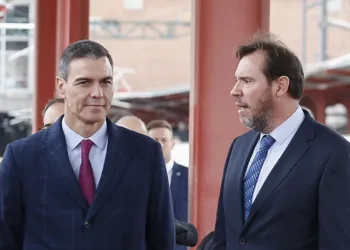 Sánchez, ministros y líderes políticos muestran su consternación tras el accidente de tren